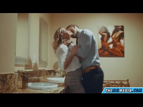 ❤️ Бүкіл аққұба сізді қоғамдық дәретханада азғырғанда ❤️ Сапалы секс kk.xlxxporno.ru ❌️❤